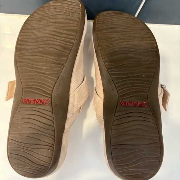 Vionic New Women's Cream Suede Mules - Picture 9 of 9